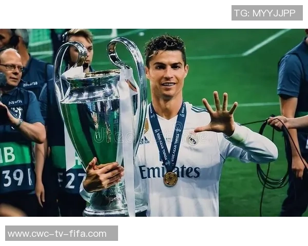 欧冠足球赛场上的两位超级巨星球员的精彩表现与传奇故事