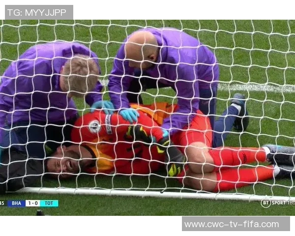 足球场上的悲剧时刻一场意外导致球员腿部骨折的背后故事